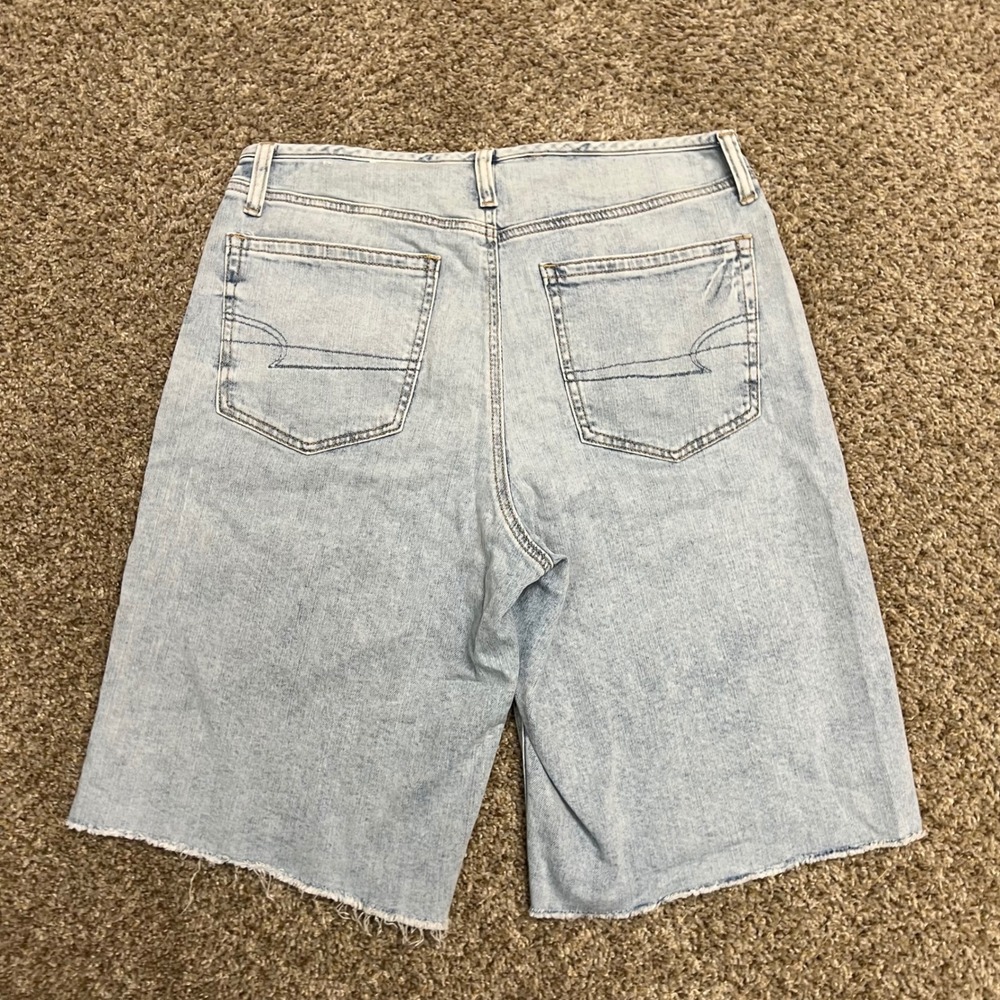 American Eagle Women 8 Light Wash Denim Bermuda Shorts RawHem Stretch Button Fly - Picture 7 of 7